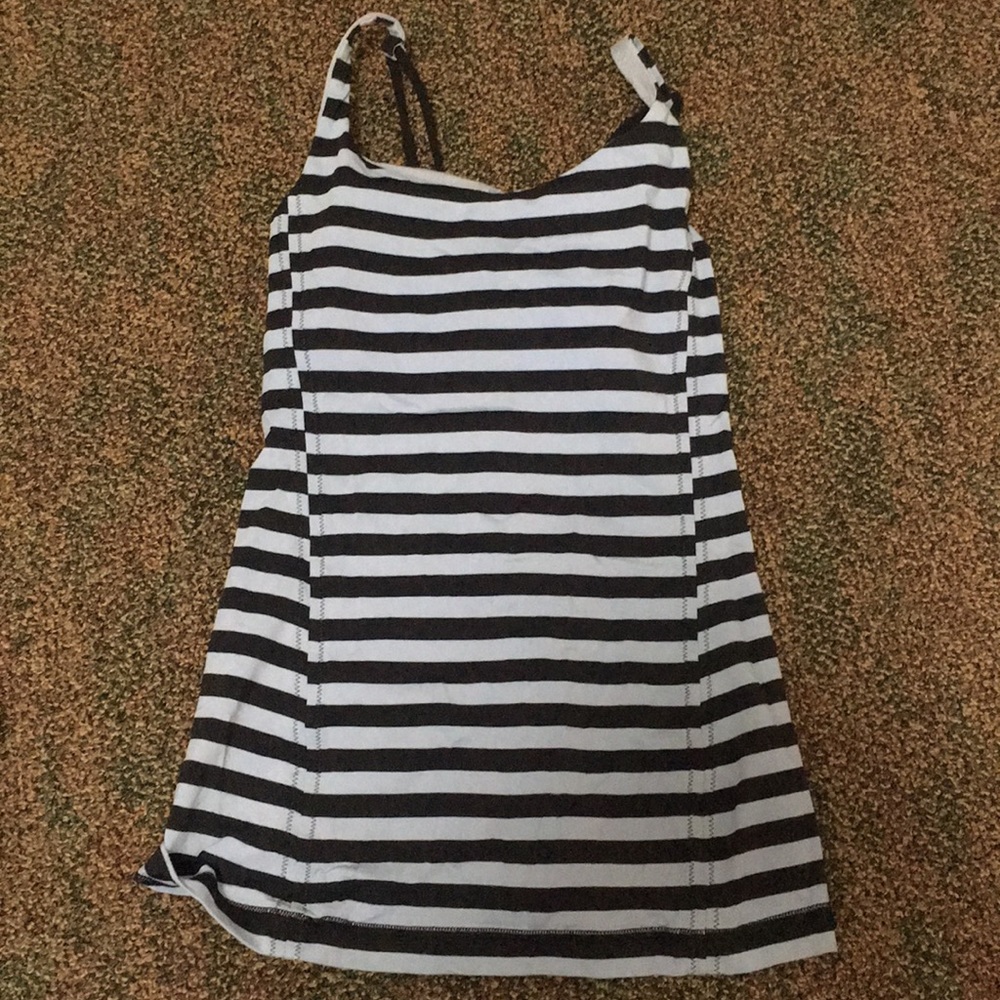 Black and blue striped lululemon fitted top